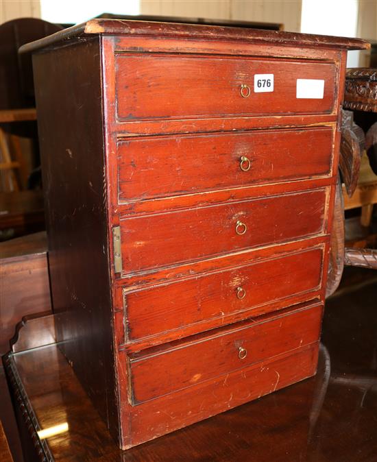 Small chest of five drawers of sewing related items